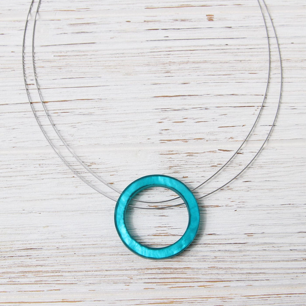 NKL-JM Turquoise Resin Circle Pendant