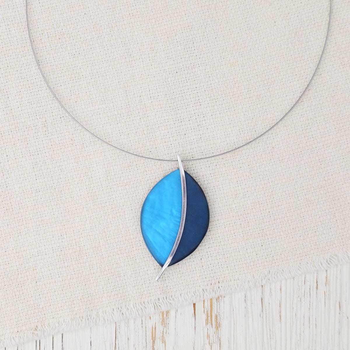 NKL-JM Two Tone Blue Leaf Pendant