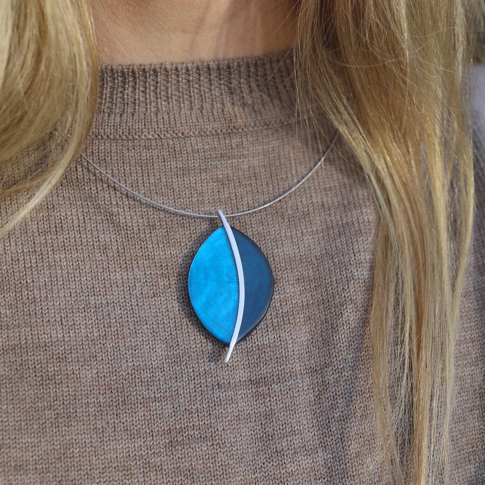 NKL-JM Two Tone Blue Leaf Pendant