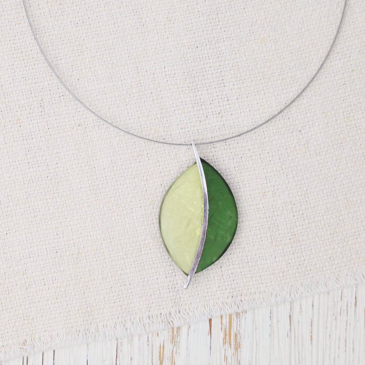 NKL-JM Two Tone Green Leaf Pendant