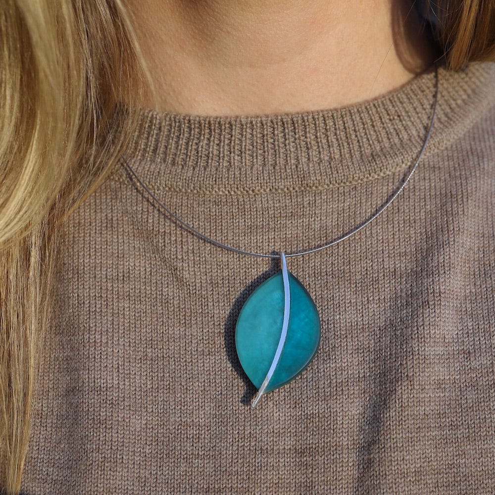 NKL-JM Two Tone Teal Leaf Pendant