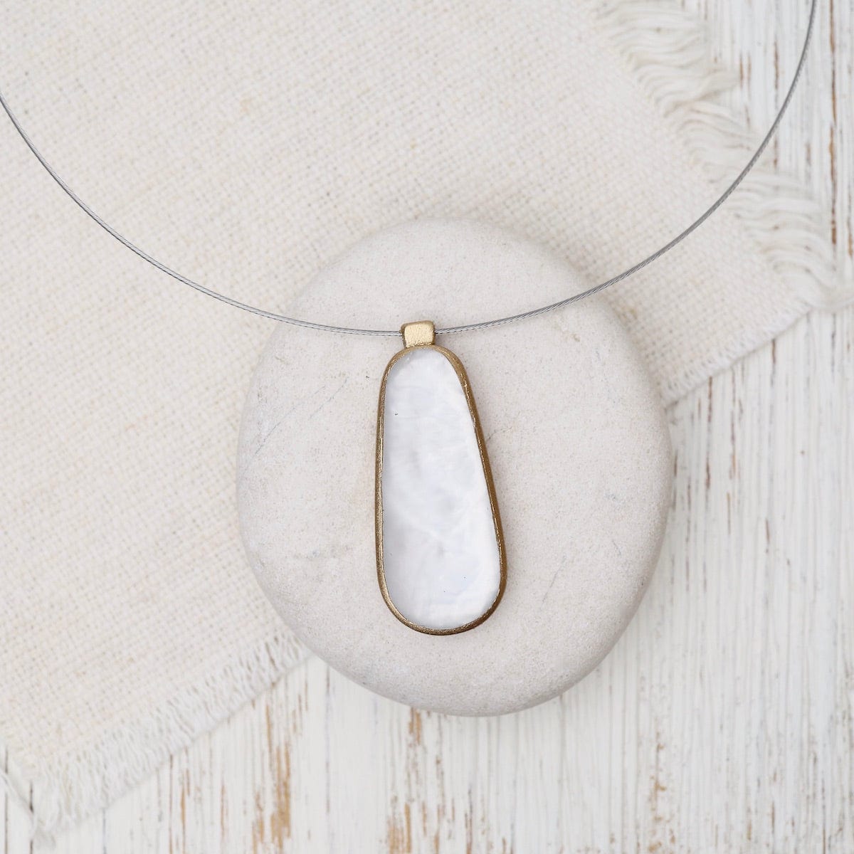 NKL-JM White Oval Pendant Necklace