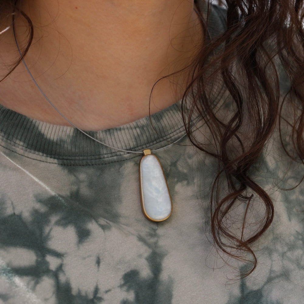 NKL-JM White Oval Pendant Necklace