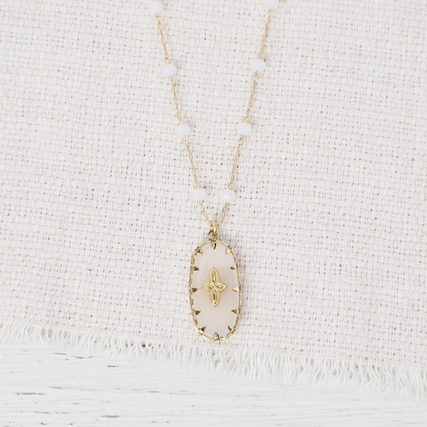NKL-JM White Oval Pendant Necklace - Gold Plate