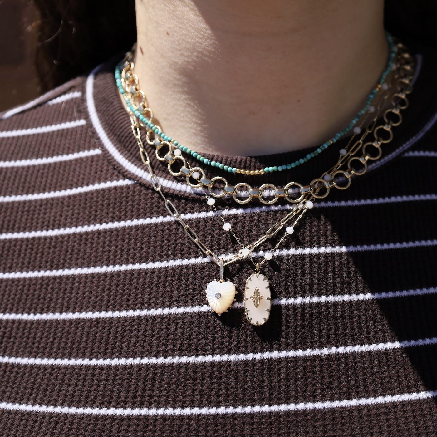 NKL-JM White Oval Pendant Necklace - Gold Plate