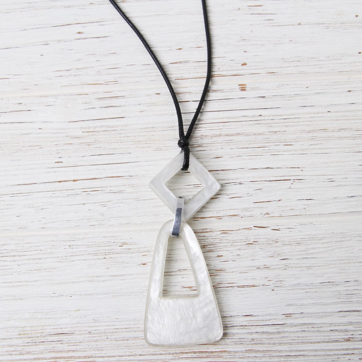 NKL-JM White Sliding Statement Resin Necklace