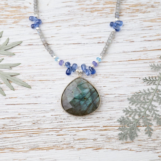 Load image into Gallery viewer, NKL Labradorite Heart Shape Necklace

