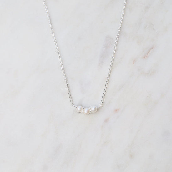NKL Little Curve Necklace with Three White Freshwater Pearls
