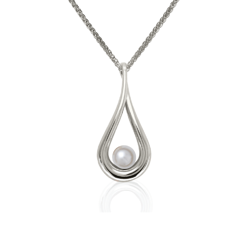 NKL Mana Pendant with Pearl Necklace