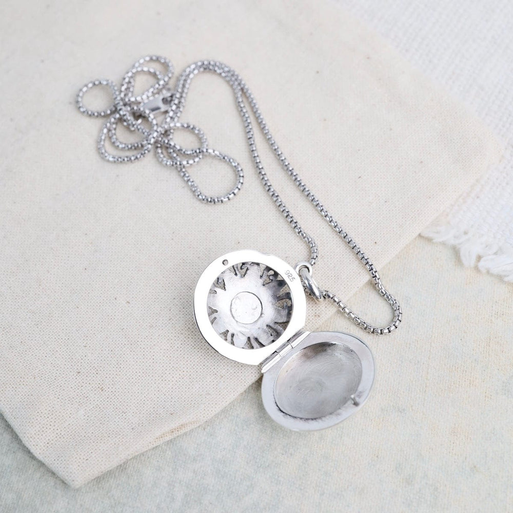 
                  
                    NKL Open Work Daisy Round Locket Necklace
                  
                