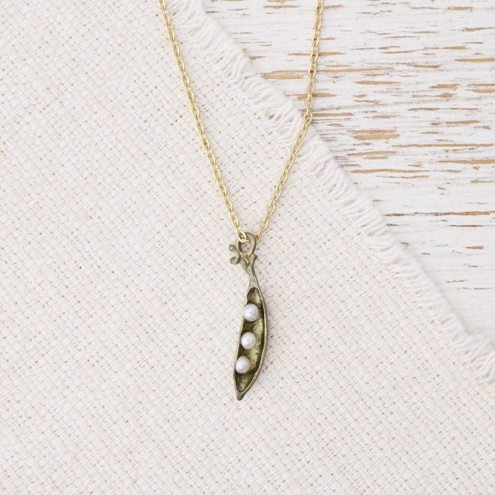 NKL Pea Pod Petite Three Pearl Necklace