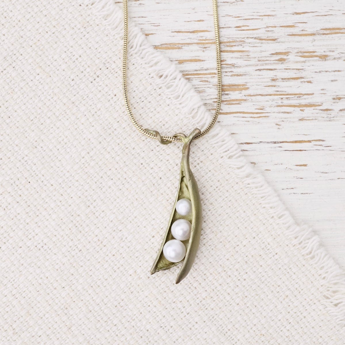 NKL Pea Pod Three Pearl Pendant Necklace