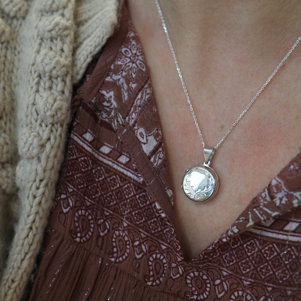 NKL Round Locket Necklace with Vine Details