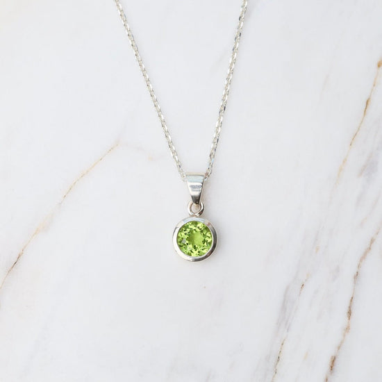 Load image into Gallery viewer, NKL Round Peridot Pendant
