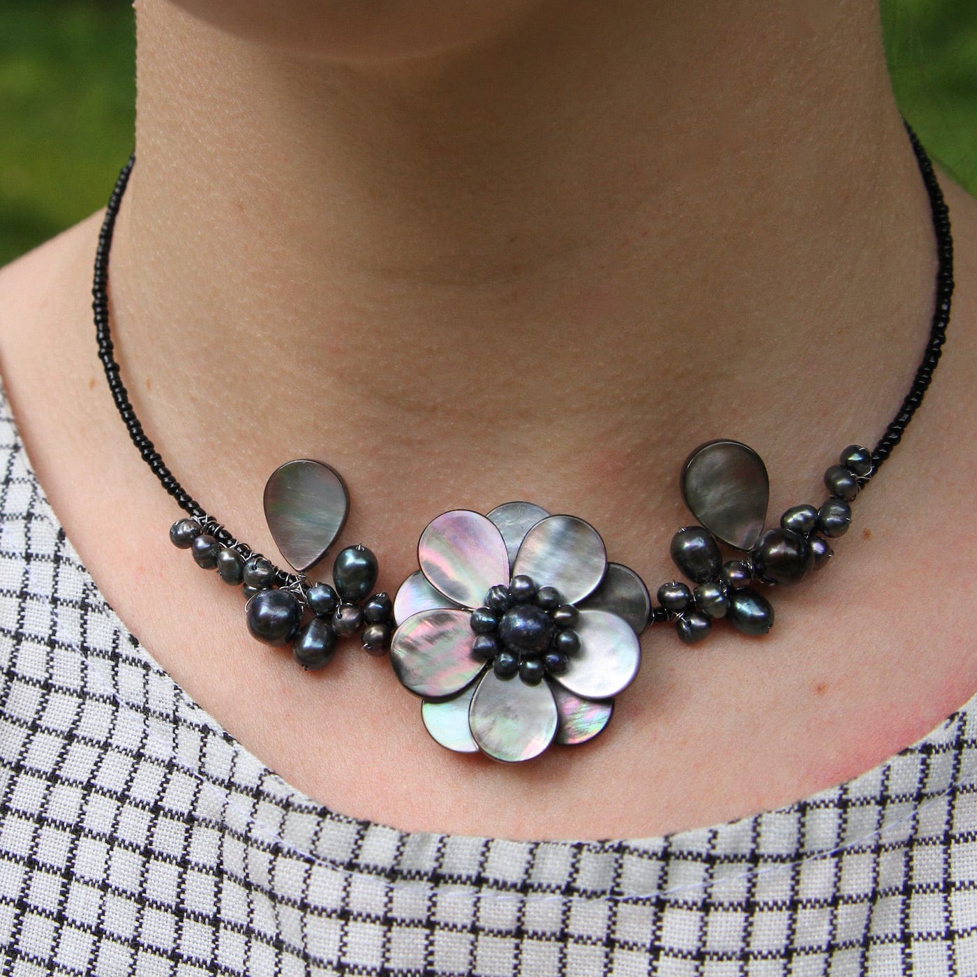 Load image into Gallery viewer, NKL Shell Flower Choker ~ Black Mother of Pearl

