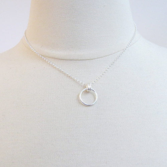 NKL SILVER DOUBLE RING CIRCLE NECKLACE