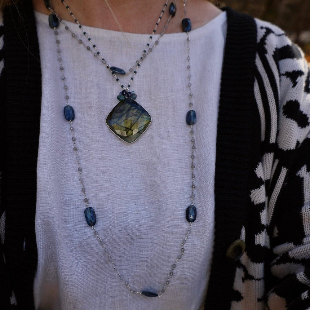 
                  
                    NKL Silver Large Labradorite Square Pendant on Bead Ch
                  
                