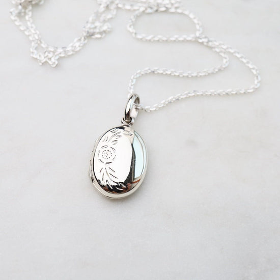 Plain sterling silver oval locket pendant necklace with 18 chain in gift  box