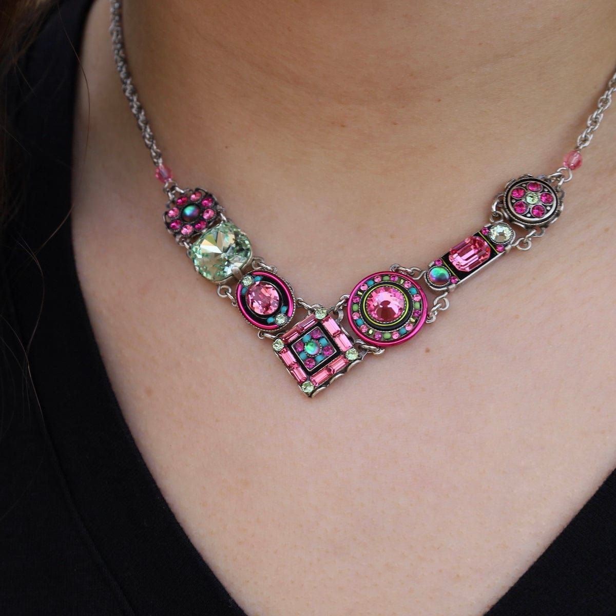 NKL-SPL Rose La Dolce Vita Crystal V Necklace