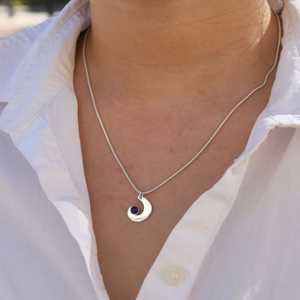 NKL Swirl Pendant With Amethyst Cabachon
