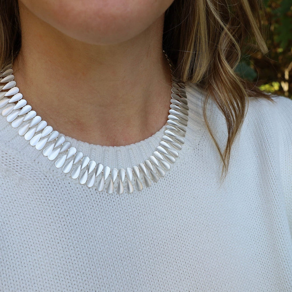 
                      
                        NKL Teardrops Collar Necklace
                      
                    