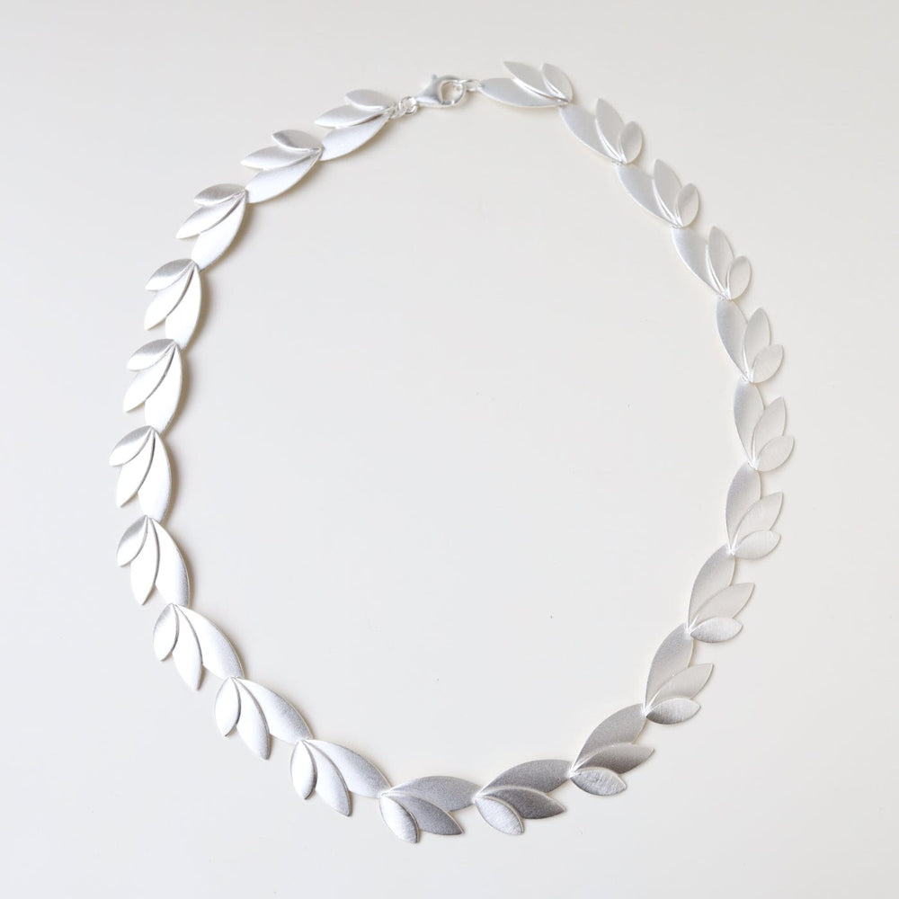 
                      
                        NKL Three Leaves Collar Necklace
                      
                    