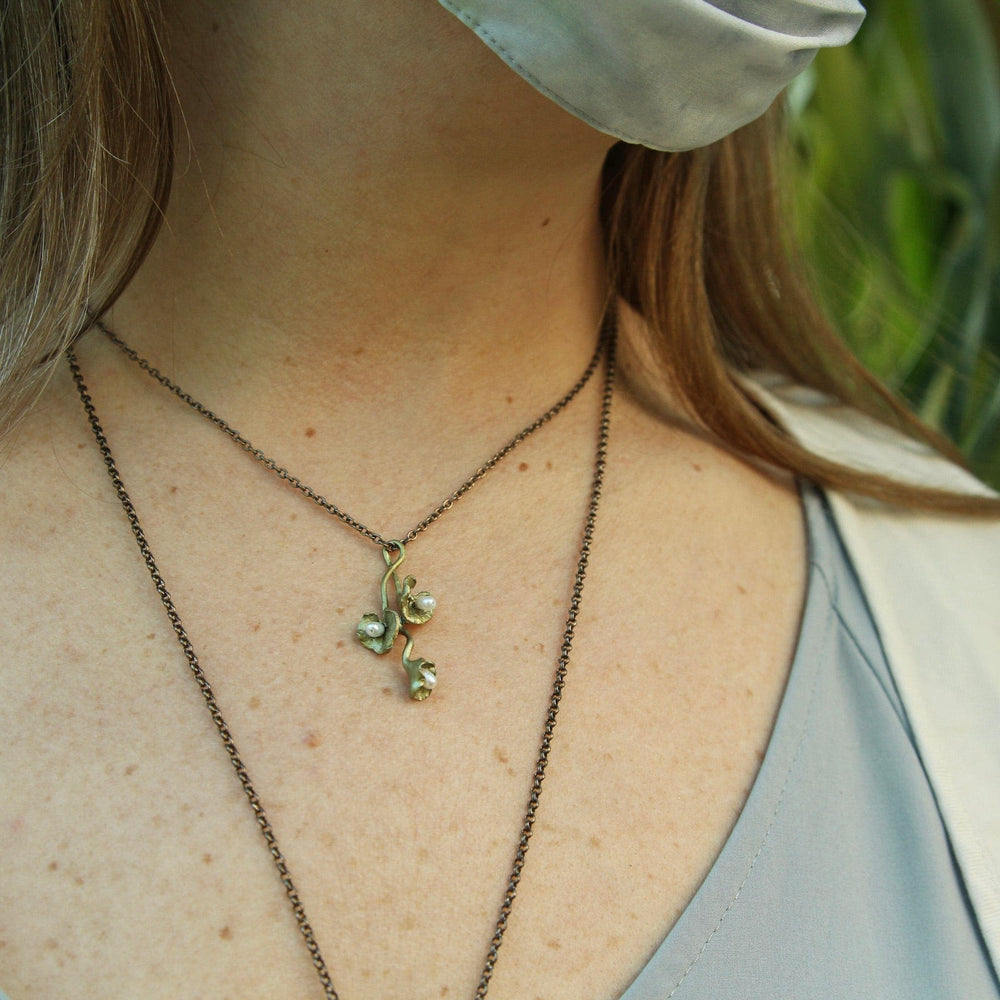 
                  
                    424 NKL Trailing Licorice Dainty Pendant
                  
                