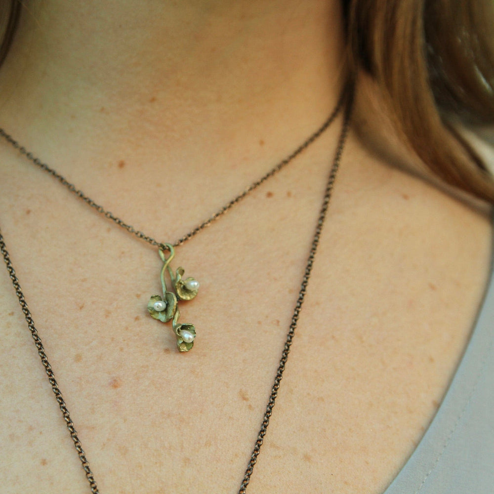 
                  
                    424 NKL Trailing Licorice Dainty Pendant
                  
                
