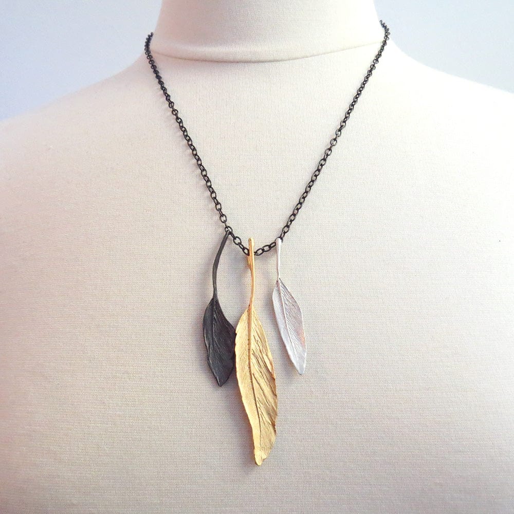 NKL TRI COLOR FEATHER PENDANT NECKLACE