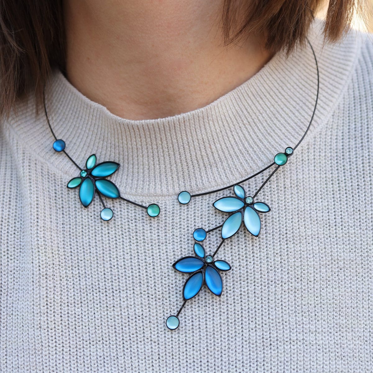 Load image into Gallery viewer, NKL Triple Maple Leaf Choker  ~ Iridescent Blue Teal
