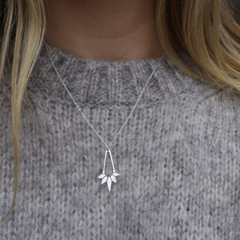 
                      
                        NKL Vela Necklace Silver
                      
                    