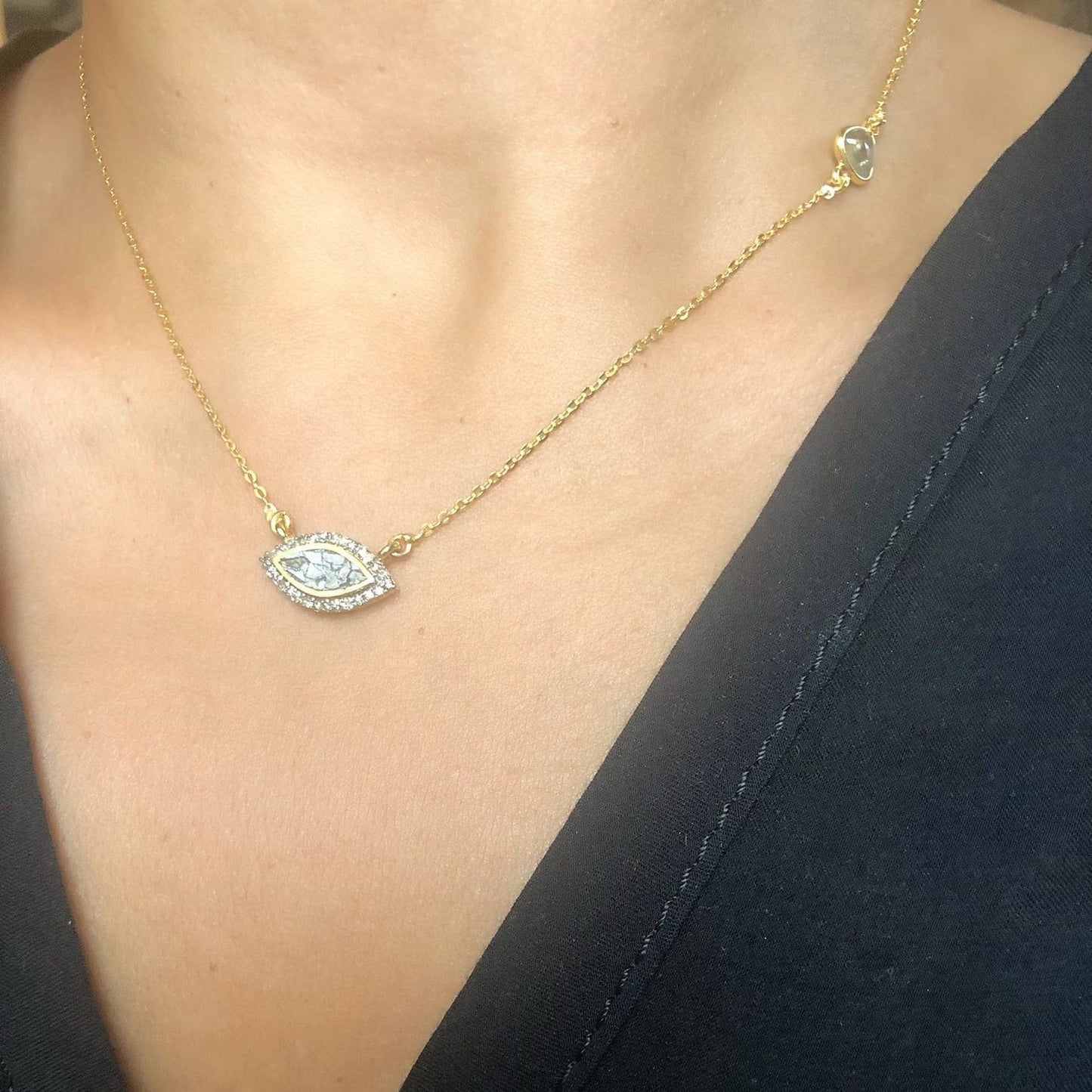 NKL-VRM Gisela Labradorite Pendant Necklace