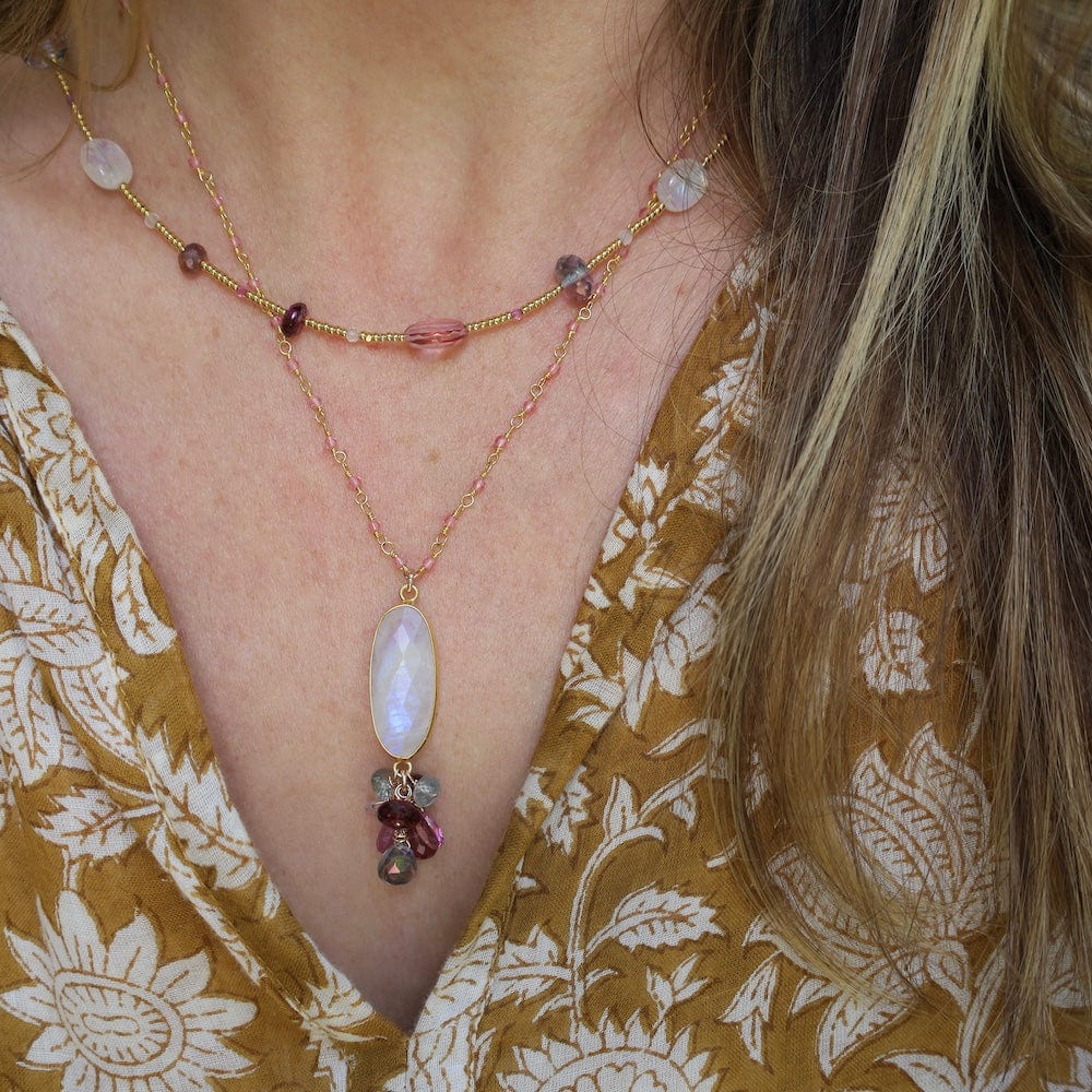 
                      
                        NKL-VRM Gold Glass Necklace with Moonstone, Pink Sapphires
                      
                    