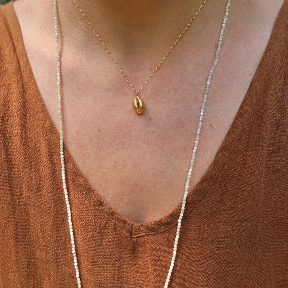 
                      
                        NKL-VRM Kissing Shell Necklace In 18K Gold Vermeil
                      
                    