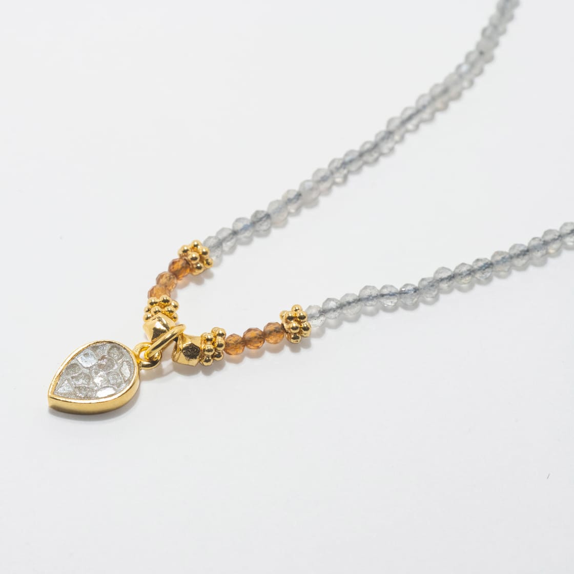 NKL-VRM Labradorite Barrow Gold Vermeil Beaded Necklace