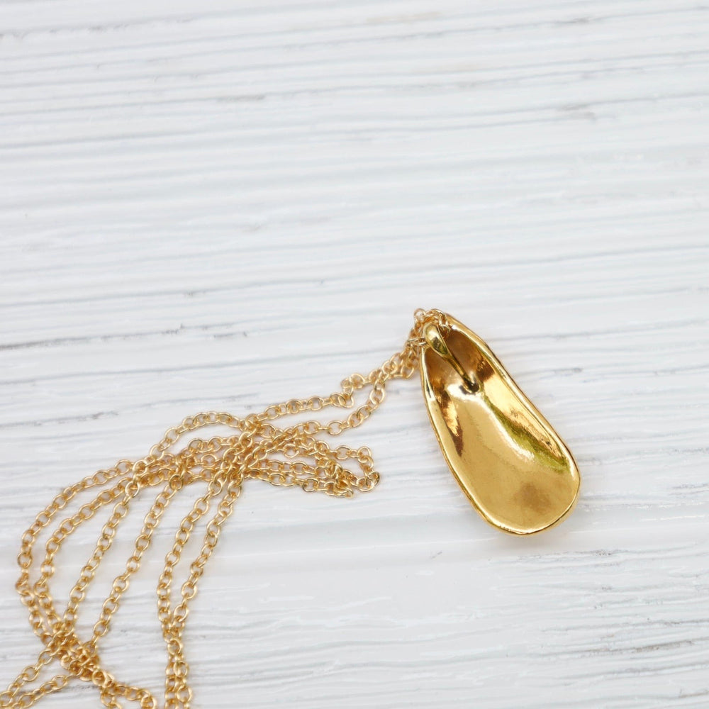 
                  
                    NKL-VRM Serenity Shell Necklace in 18K Gold Vermeil
                  
                