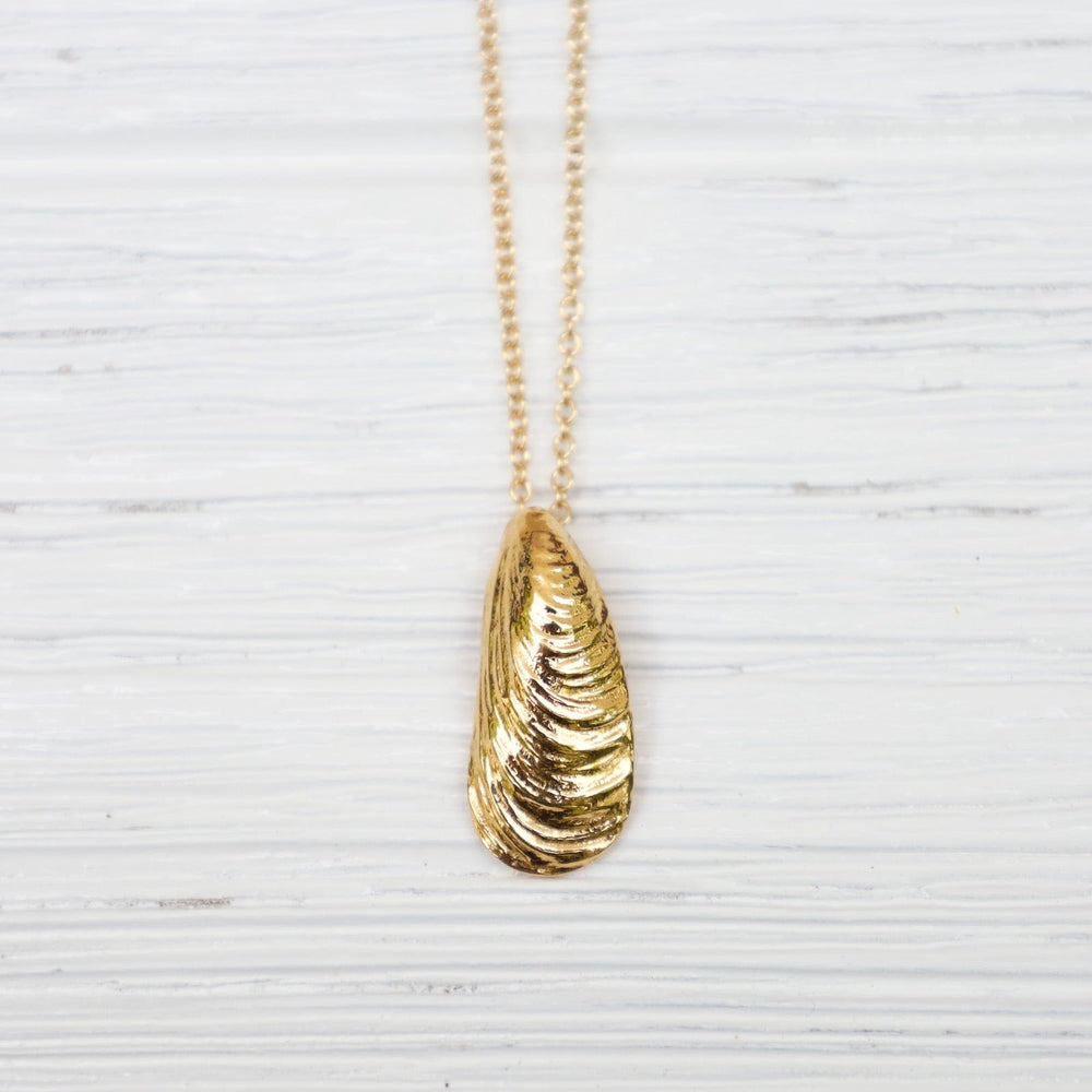 NKL-VRM Serenity Shell Necklace in 18K Gold Vermeil