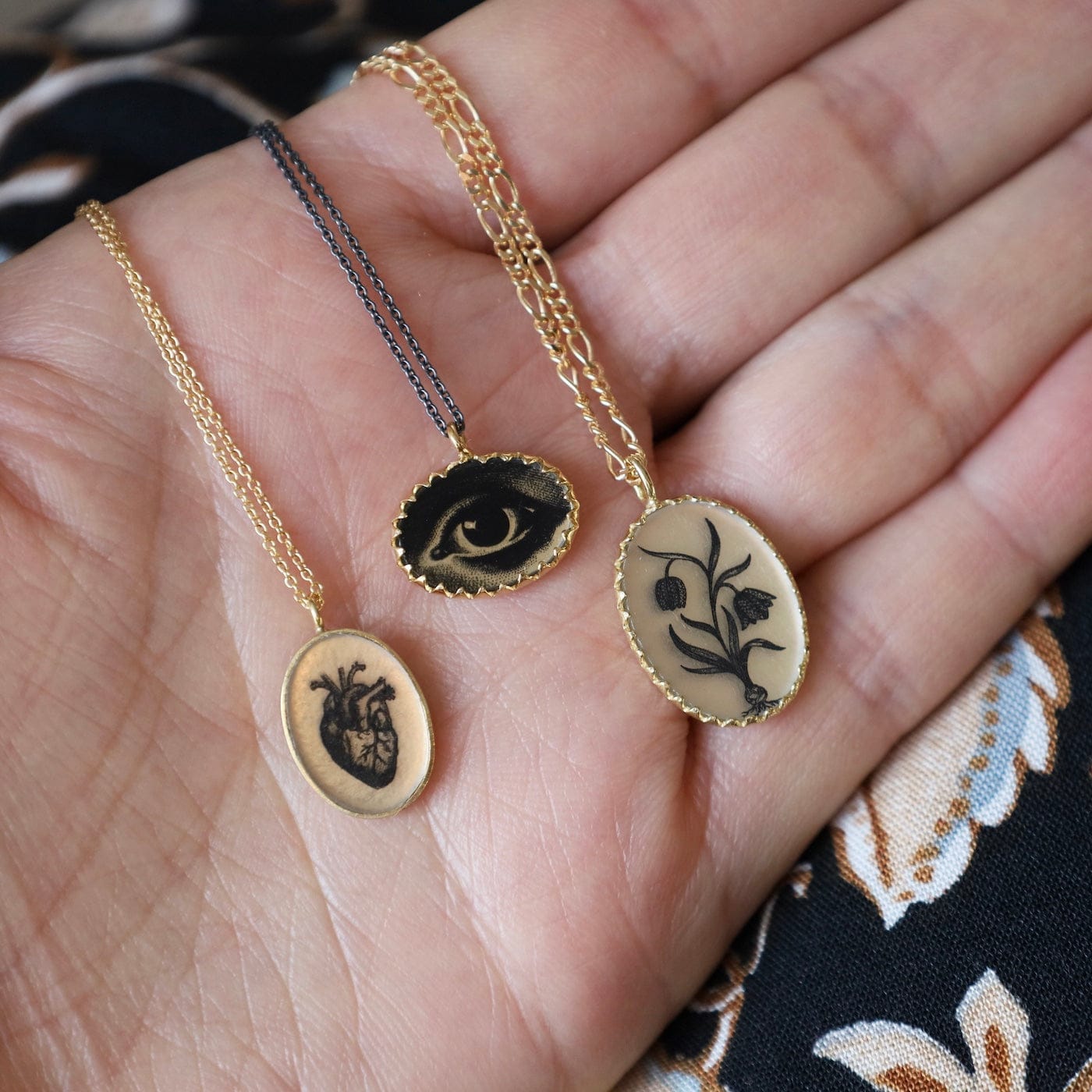 NKL-VRM The Lover's Eye Victoria Pendant Necklace