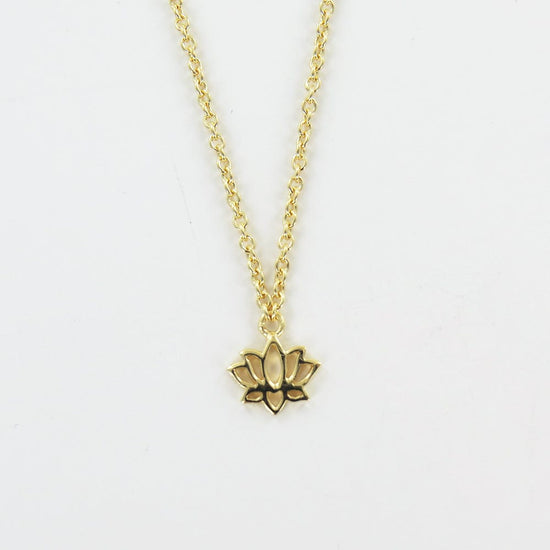 NKL-VRM Very Tiny Gold Lotus Necklace