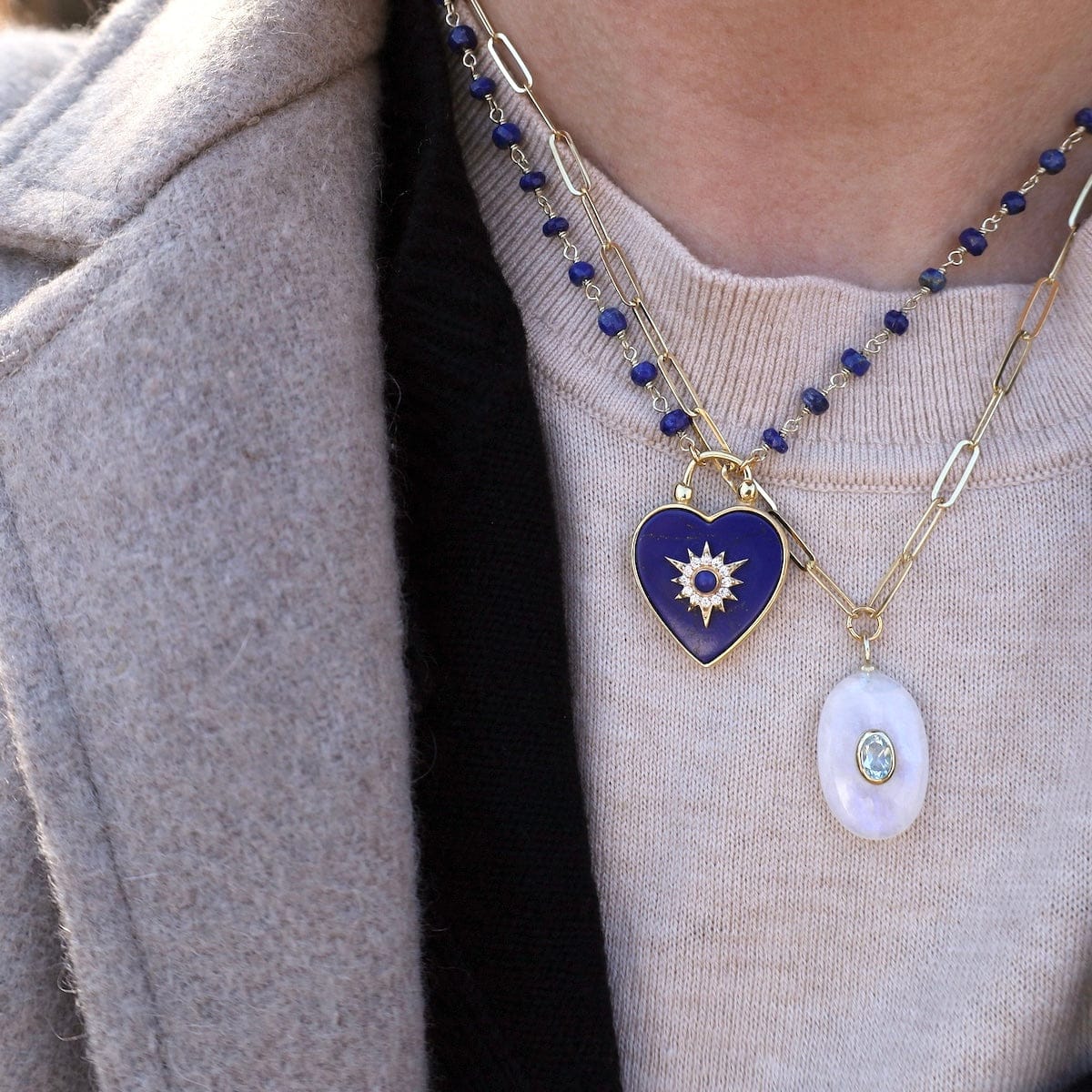 NKL-VRM ***White Agate Blue Topaz Pendant Necklace