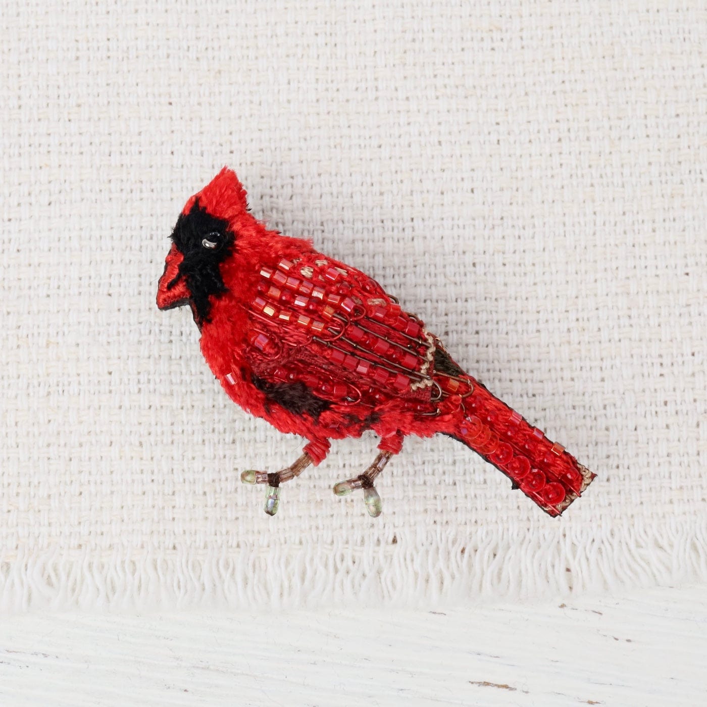 PIN Common Cardinal Brooch Pin