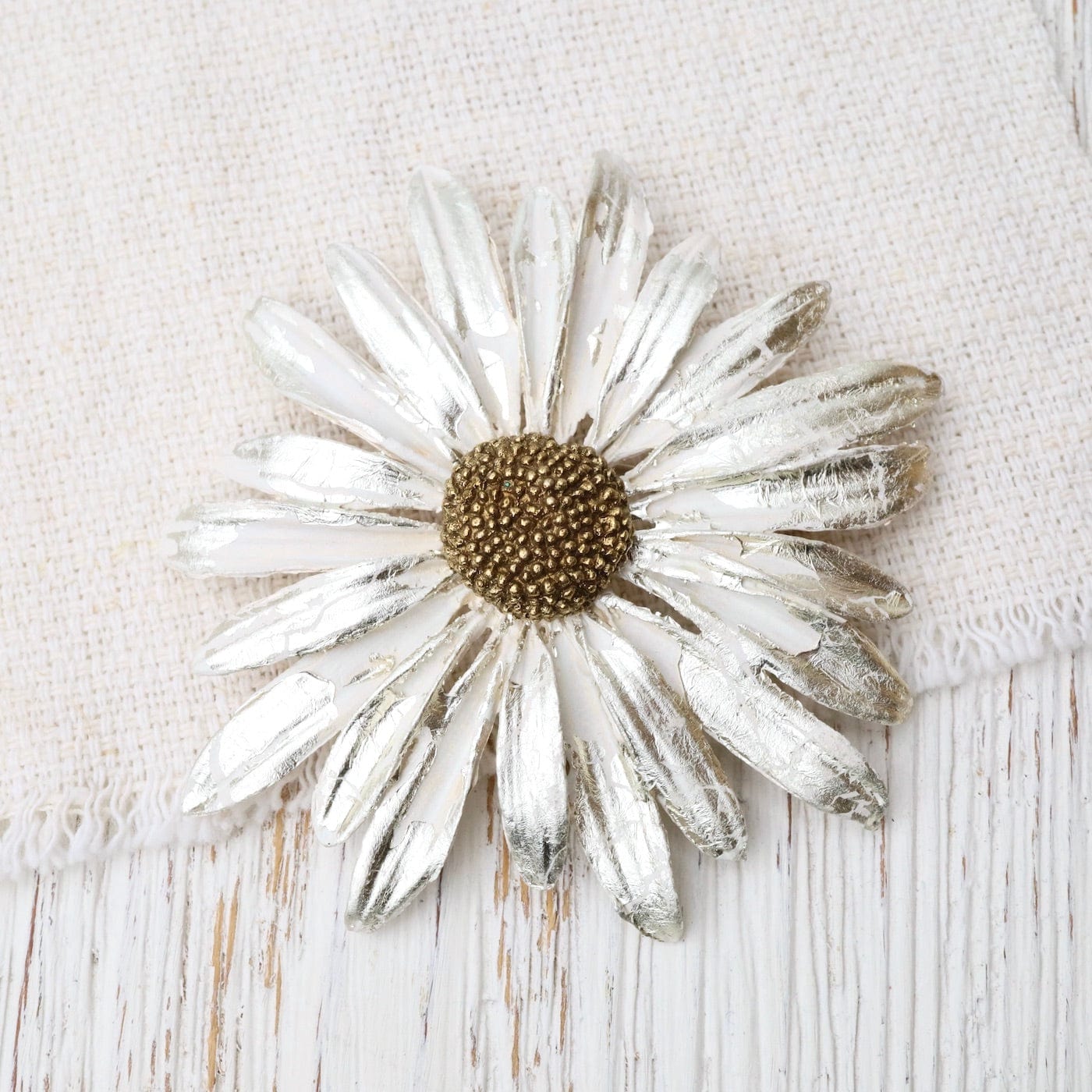 PIN Daisy Brooch