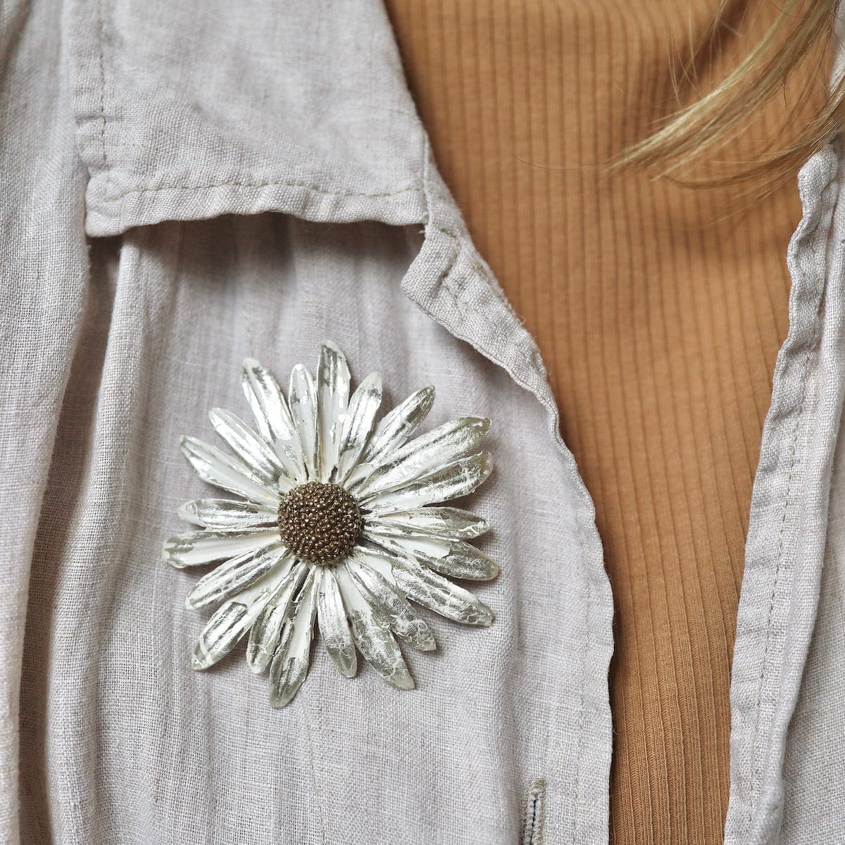 PIN Daisy Brooch