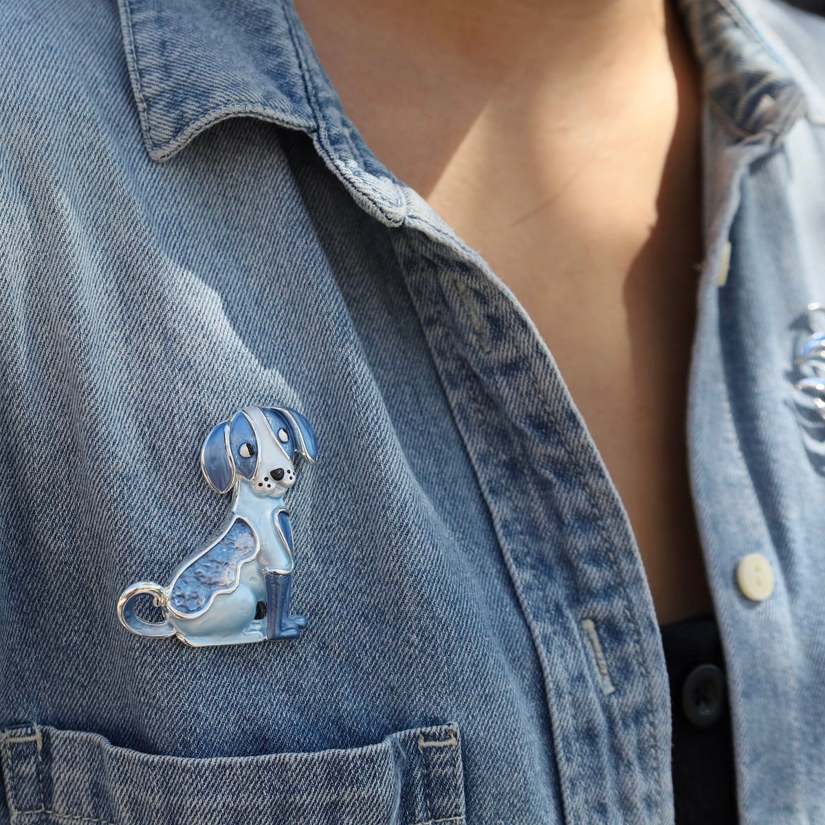 PIN-JM Blue Dog Magnetic Brooch