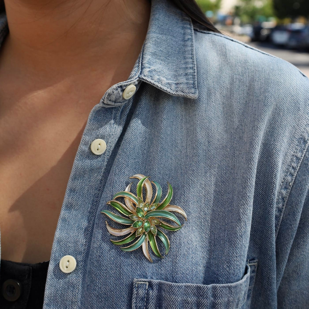 PIN-JM Green Spider Mum Magnetic Brooch
