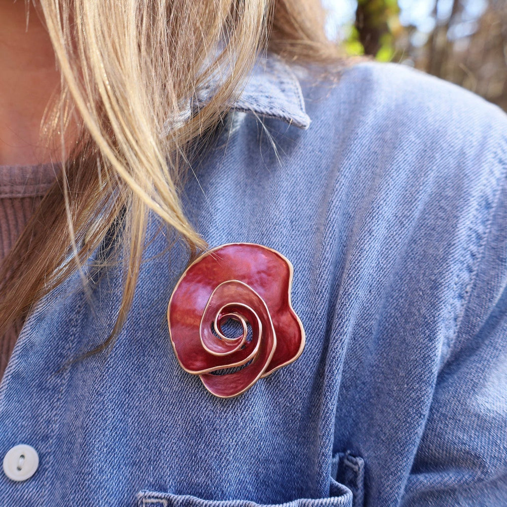 
                      
                        PIN-JM Red Flower Magnetic Brooch
                      
                    