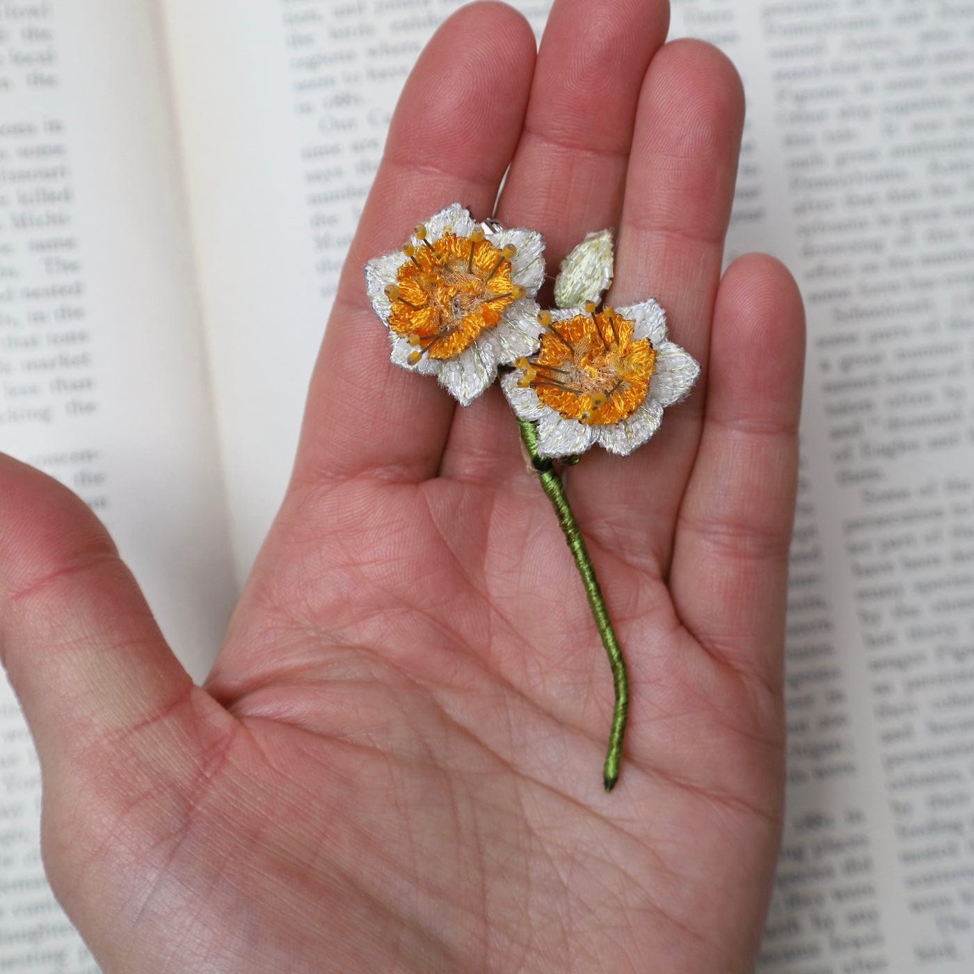 PIN White Daffodils Brooch Pin