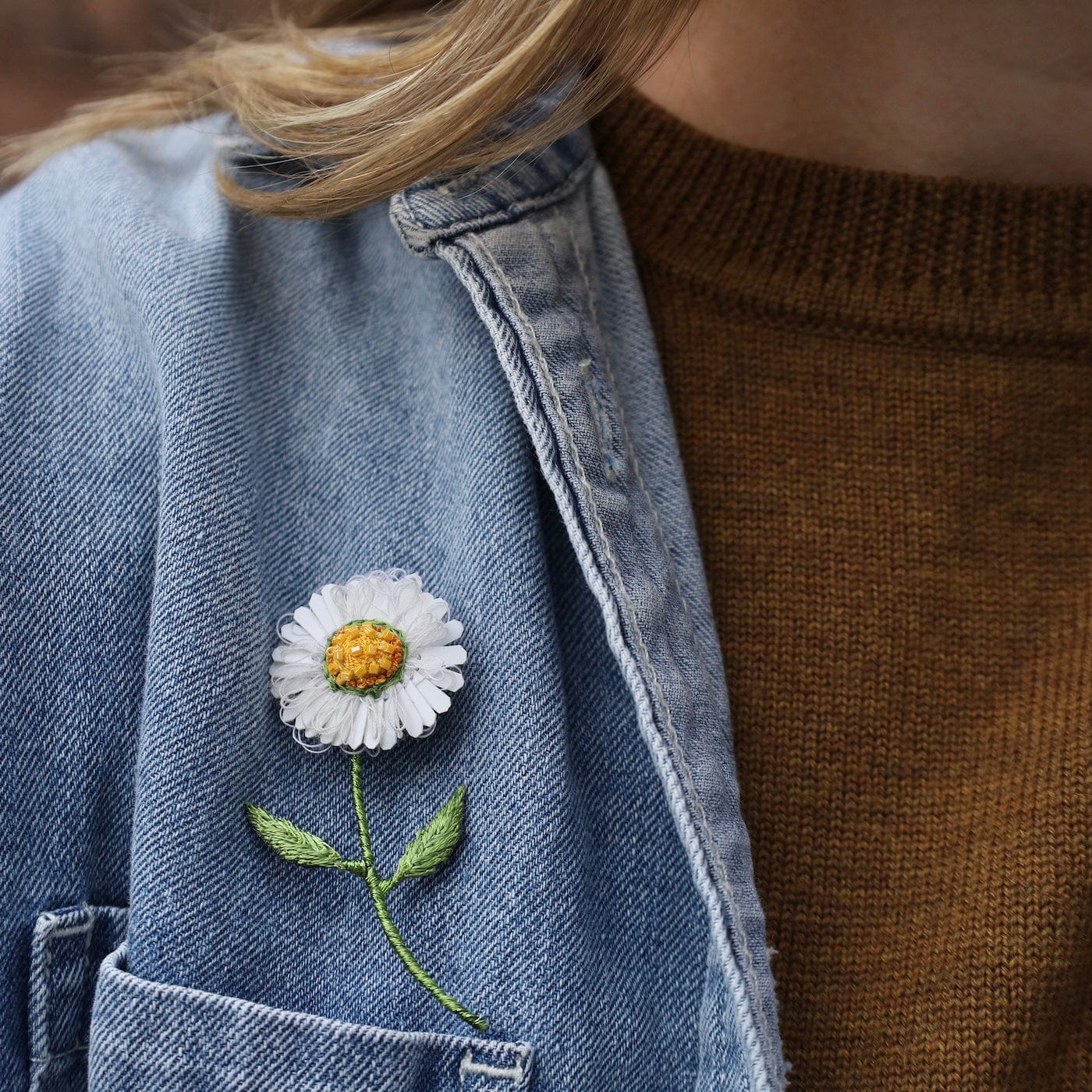 PIN White Daisy Brooch Pin