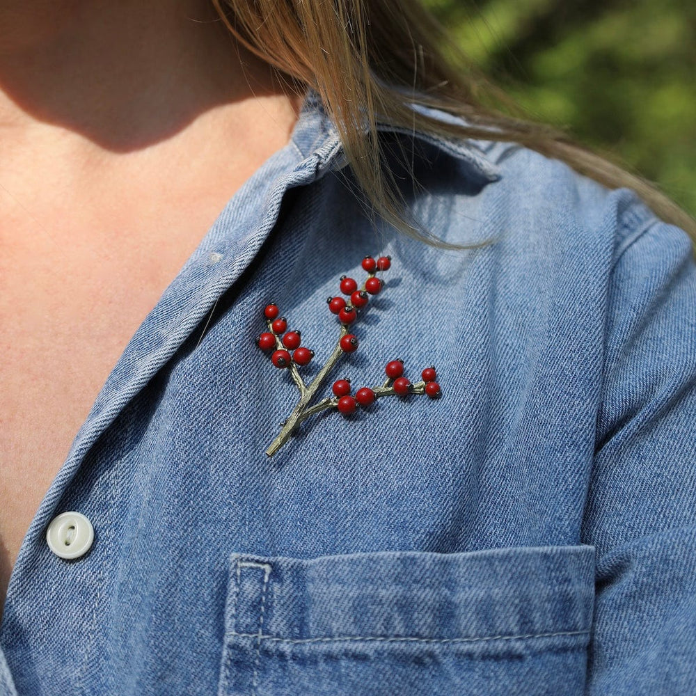 
                      
                        PIN Winterberry Brooch
                      
                    