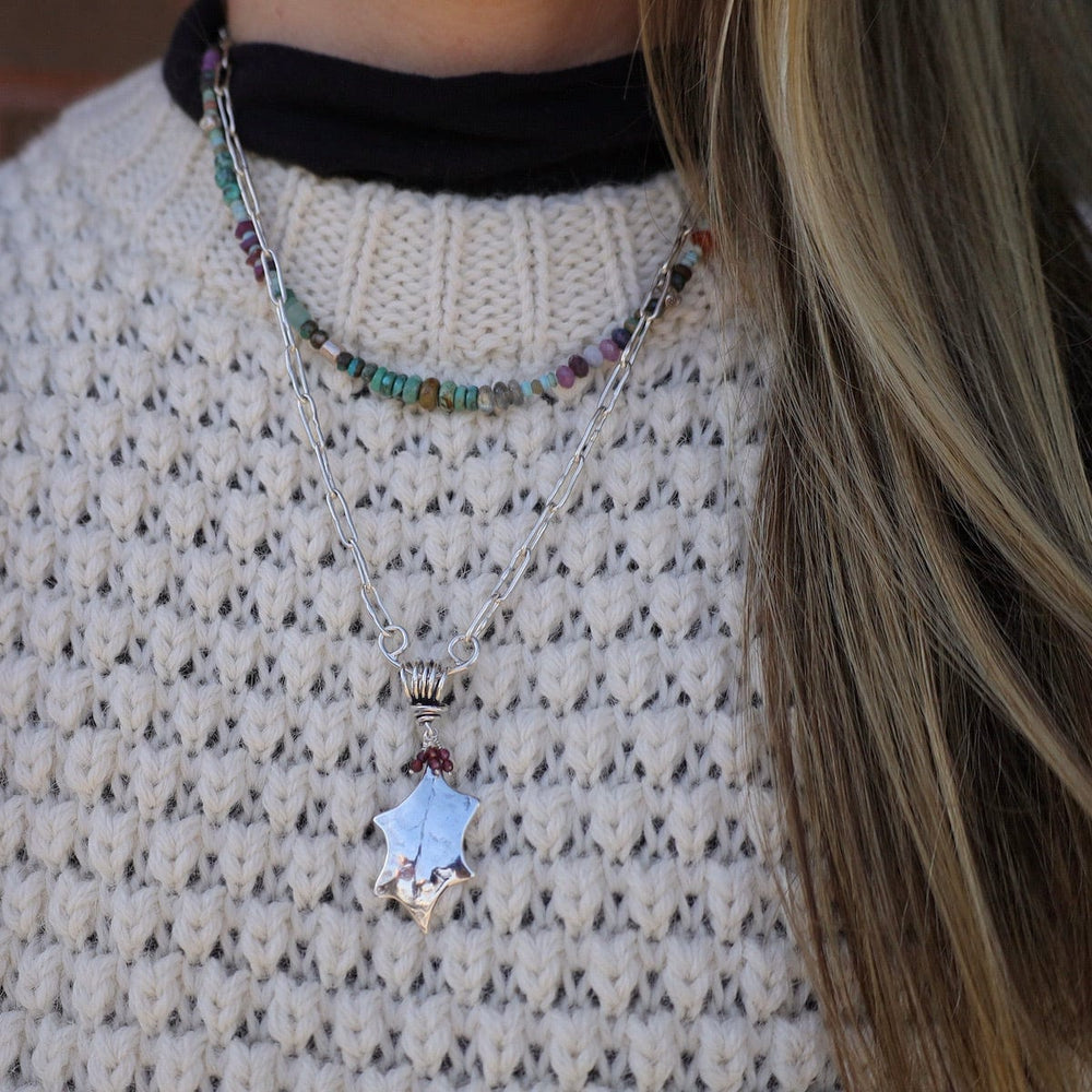 PND Holly Leaf Pendant with Garnet Berries